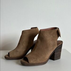 Lucky Brand Brown (Sesame) Suede SIZE 8